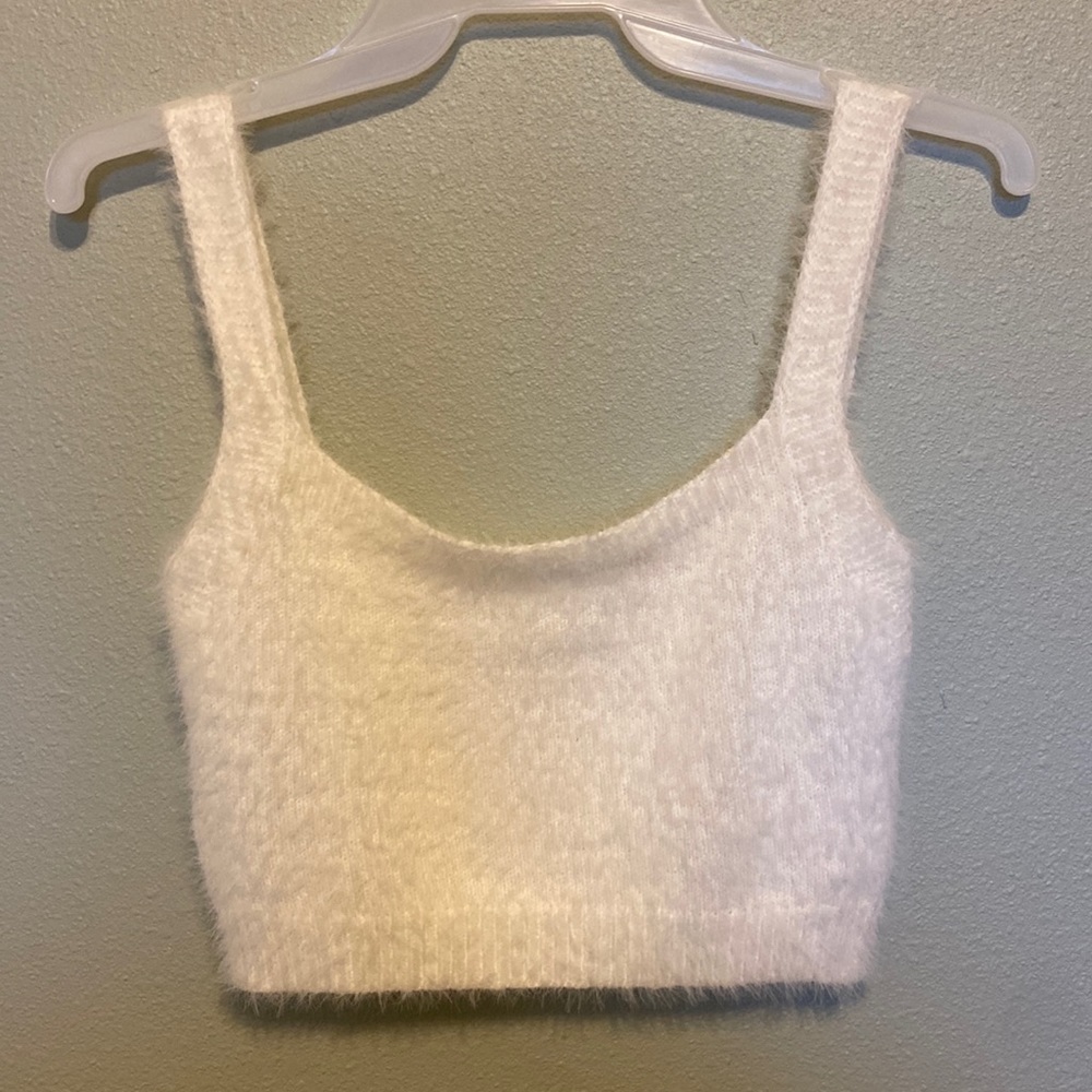 Fuzzy Cropped white tank top. Shein Womens small